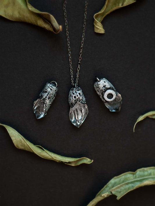 PRESENZA ~mini collana con punta di quarzo ialino